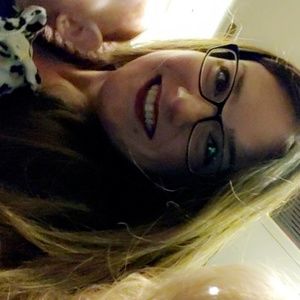 Meet your Posher, Cassandra